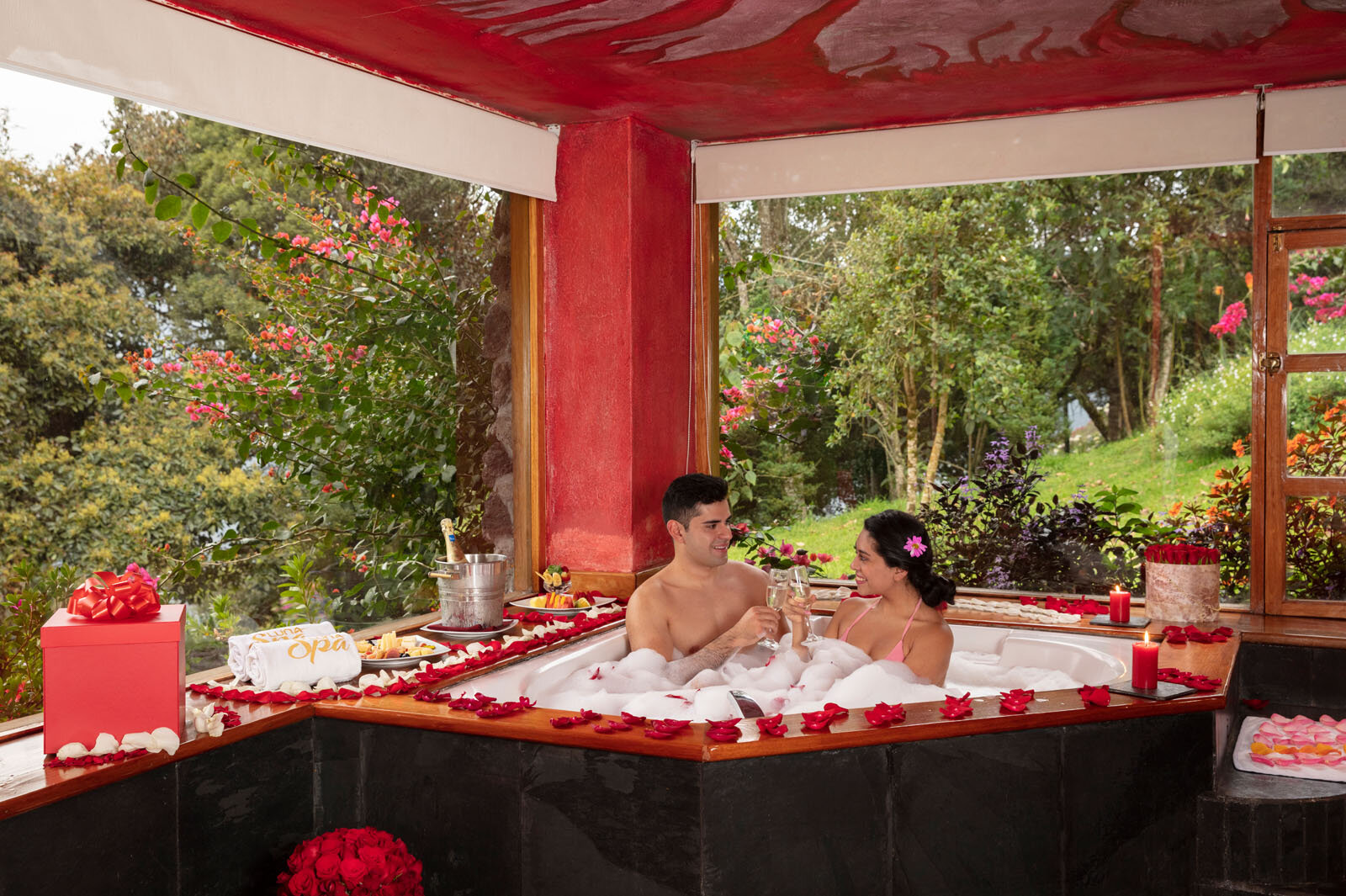 Paquete Erupción Romántica en el Cráter de Luna Healing Spa